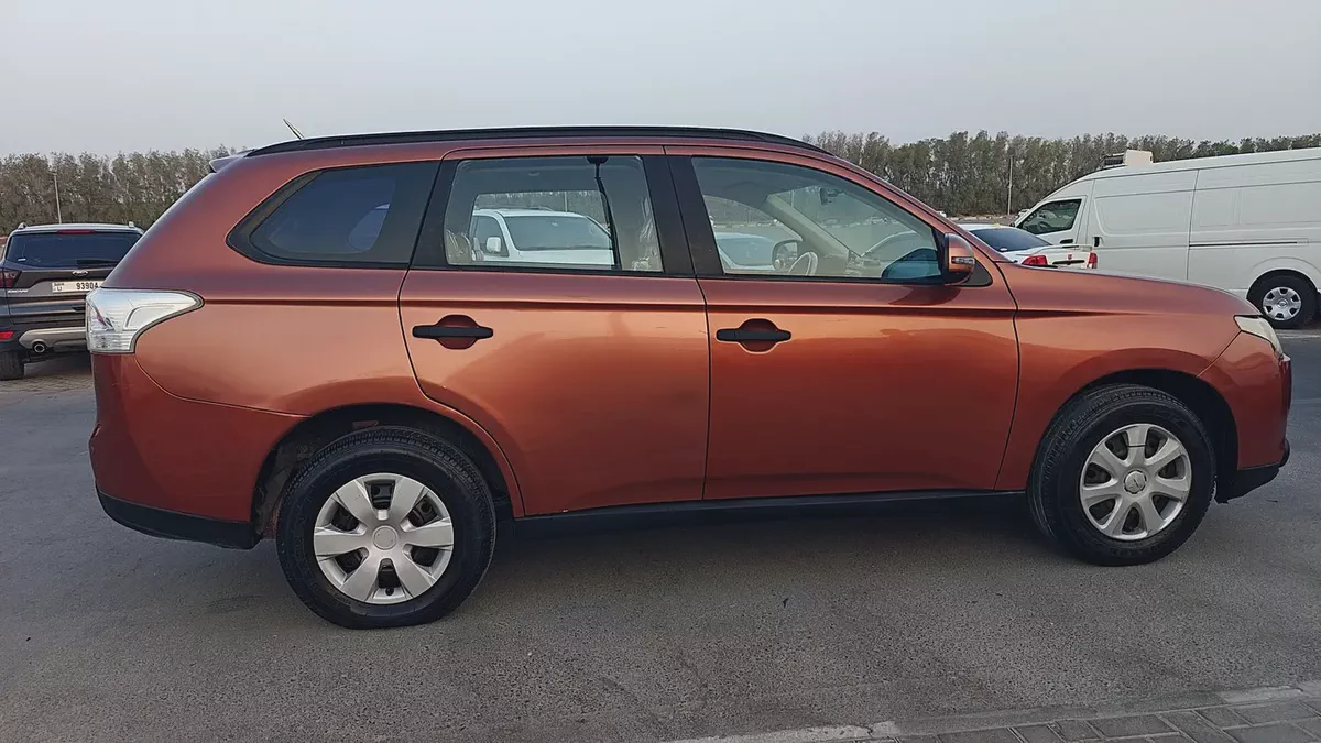 Mitsubishi Outlander GLX 2014 | GCC Specs | Well Maintained-4-4