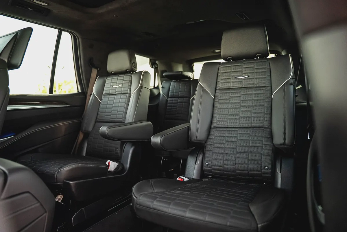 Cadillac Escalade Sport Platinum 6.2L 4WD 2025 Brand New American Specs 6.2L V8-13-13