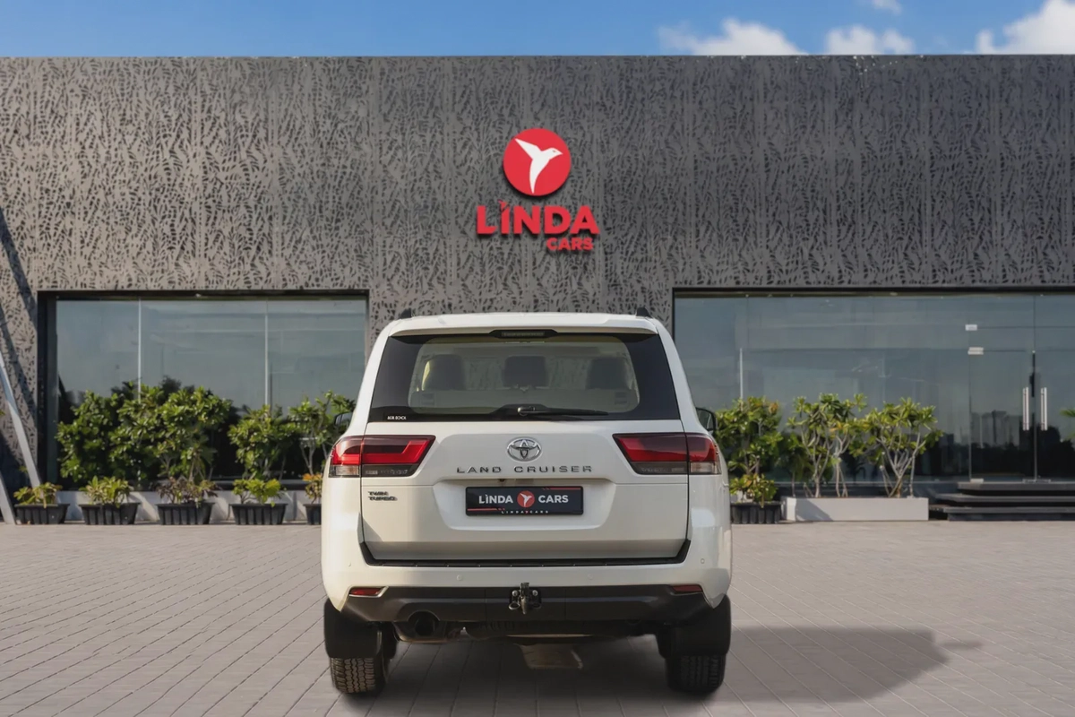 Toyota Land Cruiser 2022-10-10