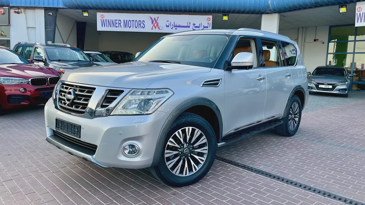 Nissan patrol SE platinum V6 full options original paint 100% Free Accident single ouner No issues-5-5