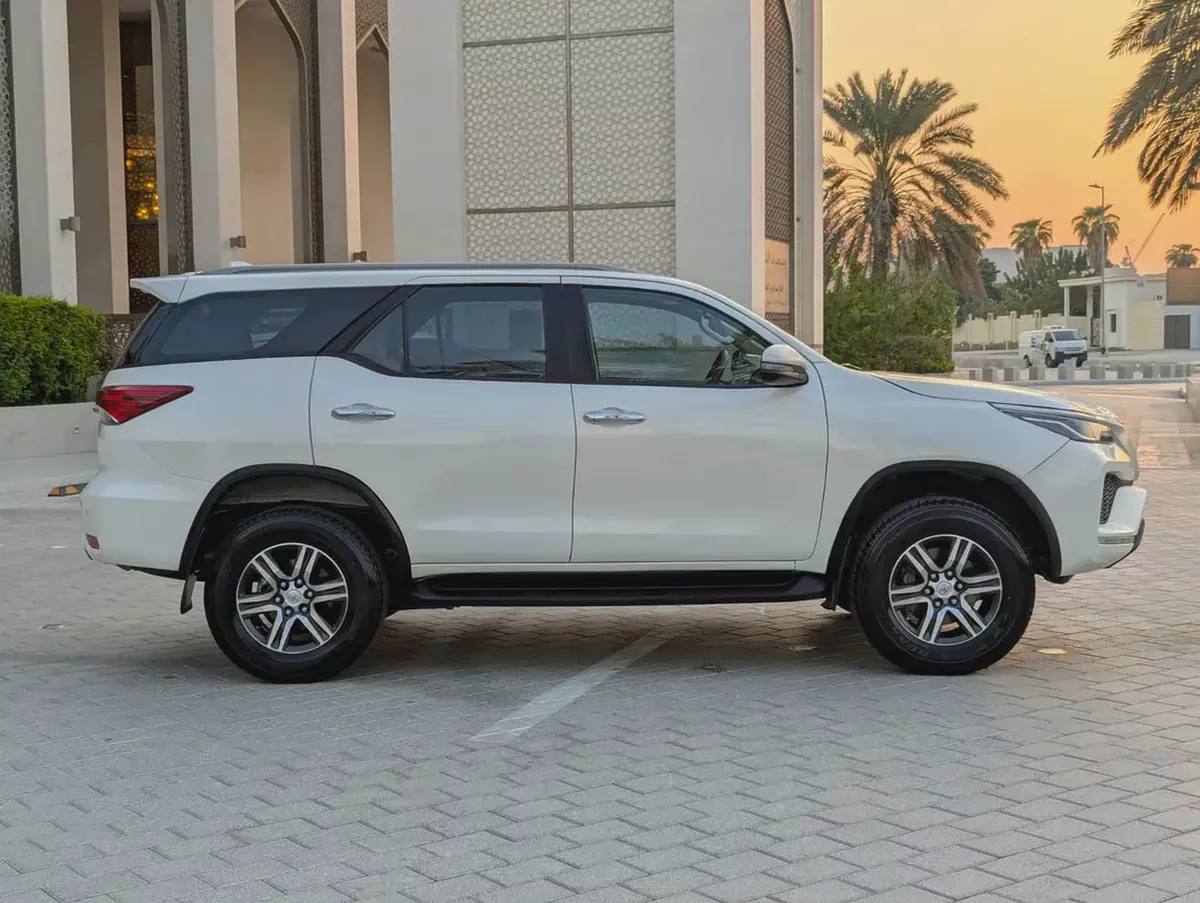 Toyota Fortuner GX Diesel 2022 GCC Specs  - V4 2.8L Excellent Condition-12-12
