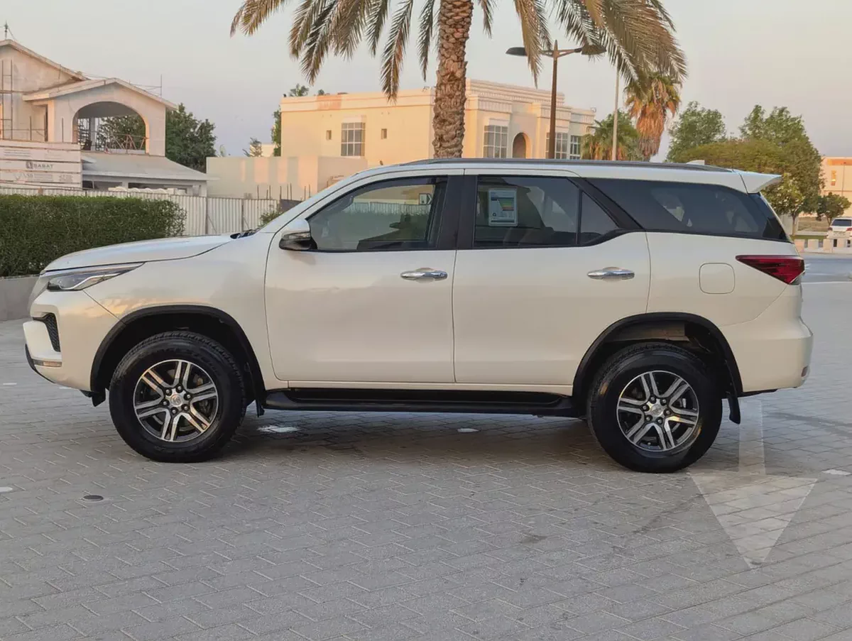 Toyota Fortuner GX Diesel 2022 GCC Specs  - V4 2.8L Excellent Condition-13-13
