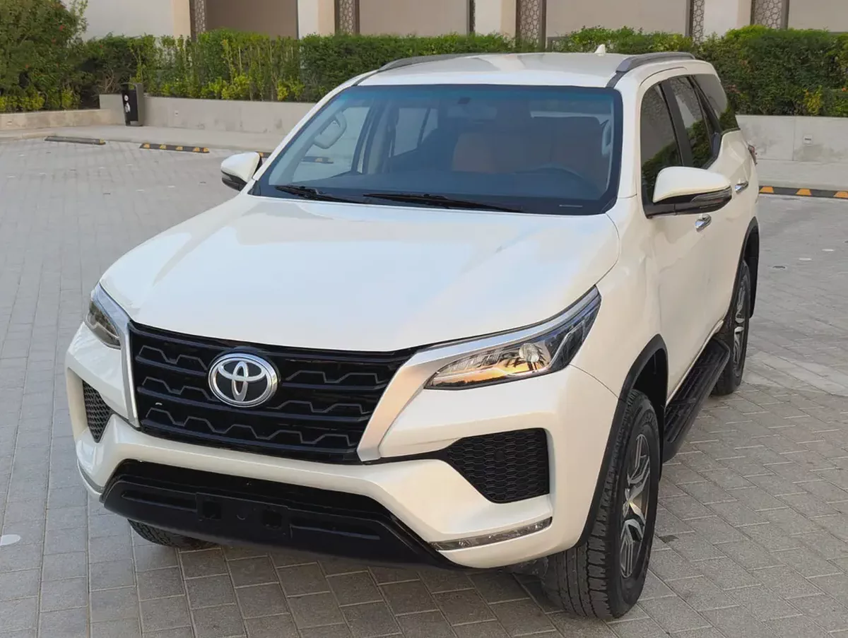 Toyota Fortuner GX Diesel 2022 GCC Specs  - V4 2.8L Excellent Condition-1-1