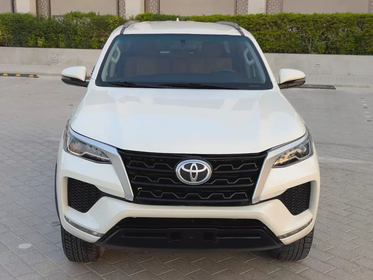 Toyota Fortuner GX Diesel 2022 GCC Specs  - V4 2.8L Excellent Condition-2-2