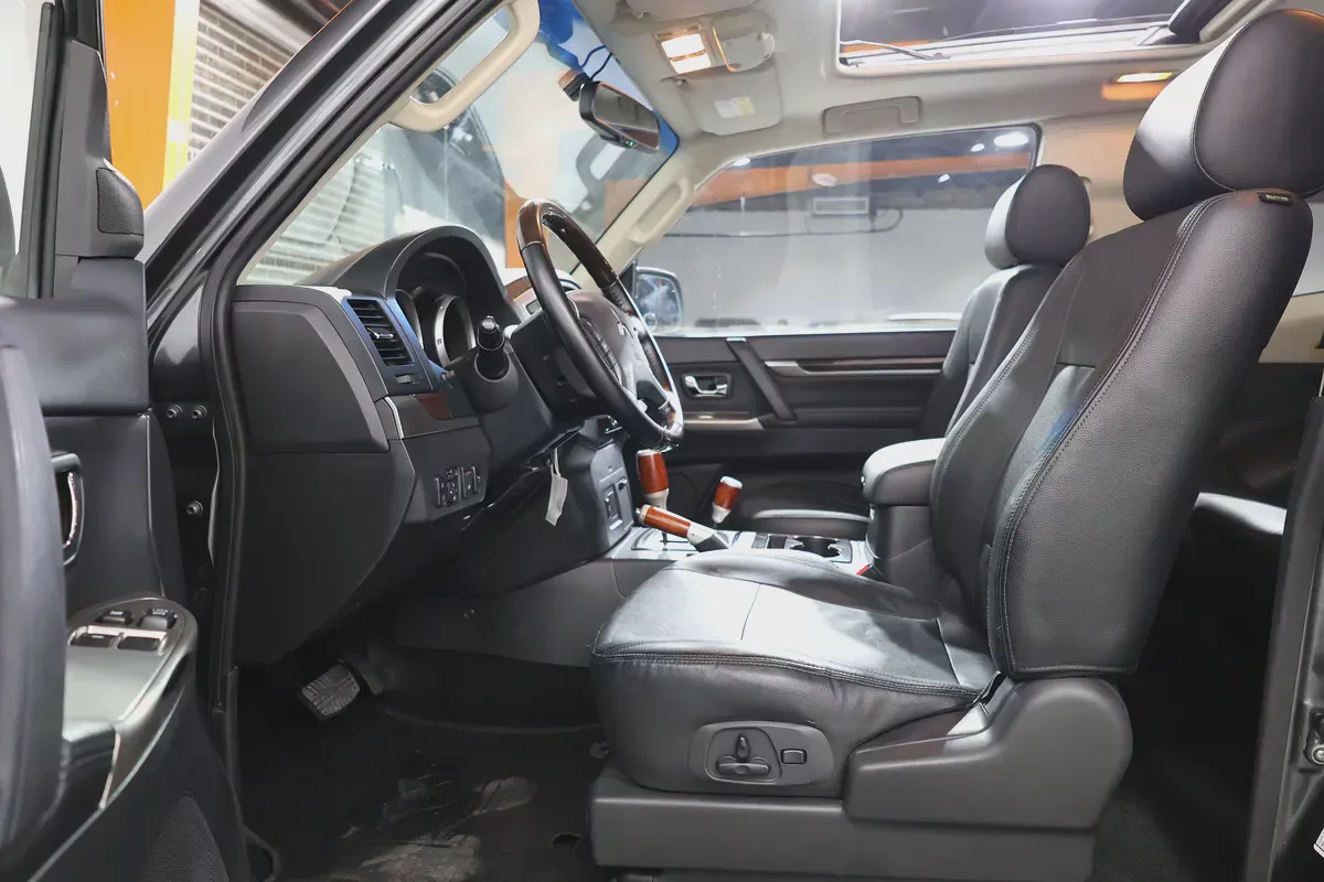 Mitsubishi Pajero 2015 GLS | GCC Specs | Excellent Condition-8-8