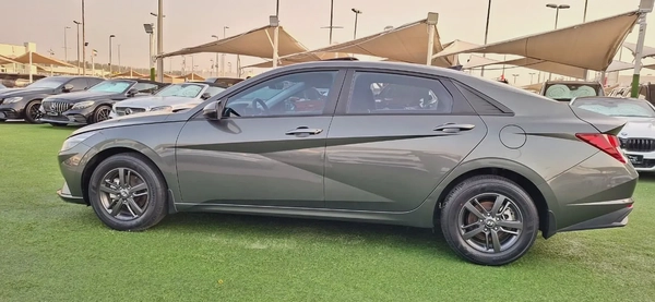 Hyundai Elantra GL MID 2023 - Korean Specs - GCC Stock