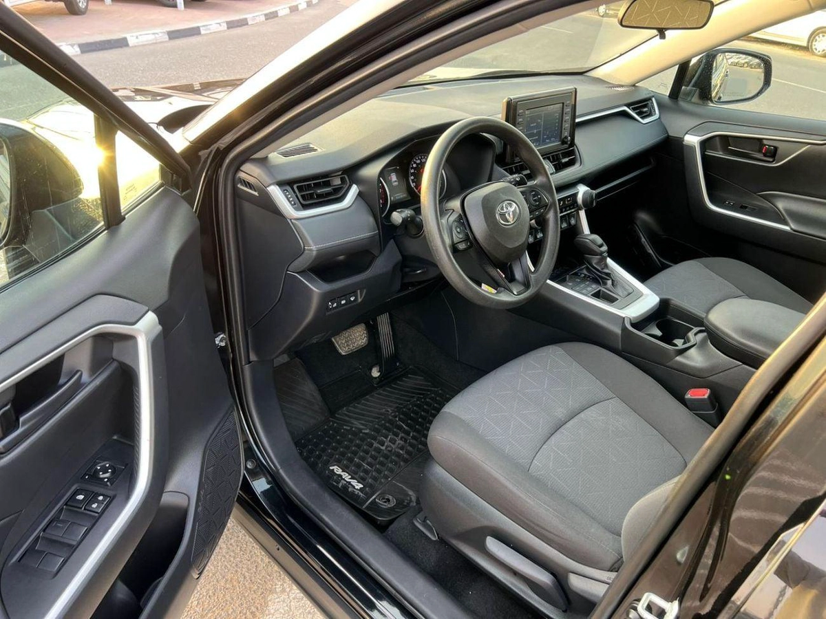 Toyota RAV4 LE 2021 Toyota Rav4 MidOption 2.5L V4 - AWD 4x4 - Rear Camera & Radar-9-0