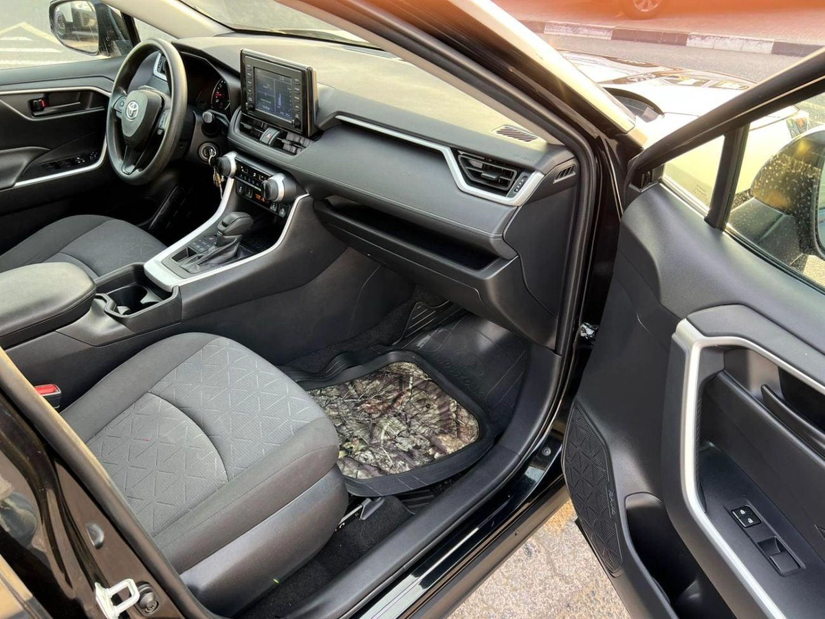Toyota RAV4 LE 2021 Toyota Rav4 MidOption 2.5L V4 - AWD 4x4 - Rear Camera & Radar-12-0