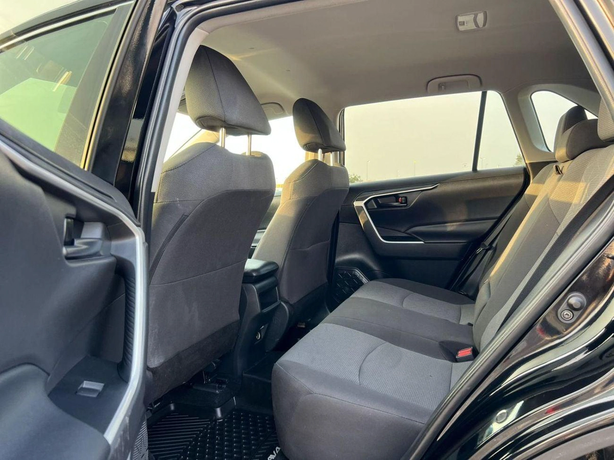 Toyota RAV4 LE 2021 Toyota Rav4 MidOption 2.5L V4 - AWD 4x4 - Rear Camera & Radar-16-0