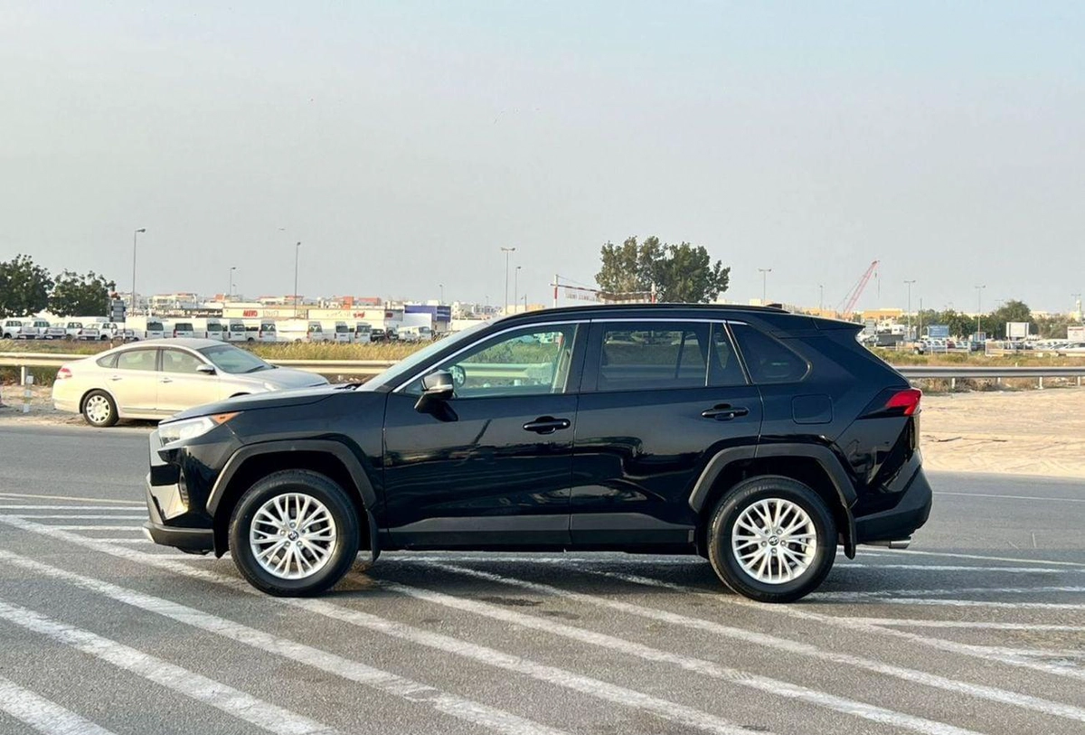 Toyota RAV4 LE 2021 Toyota Rav4 MidOption 2.5L V4 - AWD 4x4 - Rear Camera & Radar-3-0