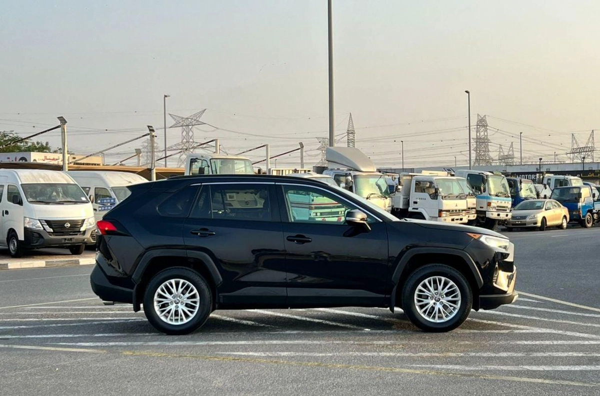 Toyota RAV4 LE 2021 Toyota Rav4 MidOption 2.5L V4 - AWD 4x4 - Rear Camera & Radar-8-0
