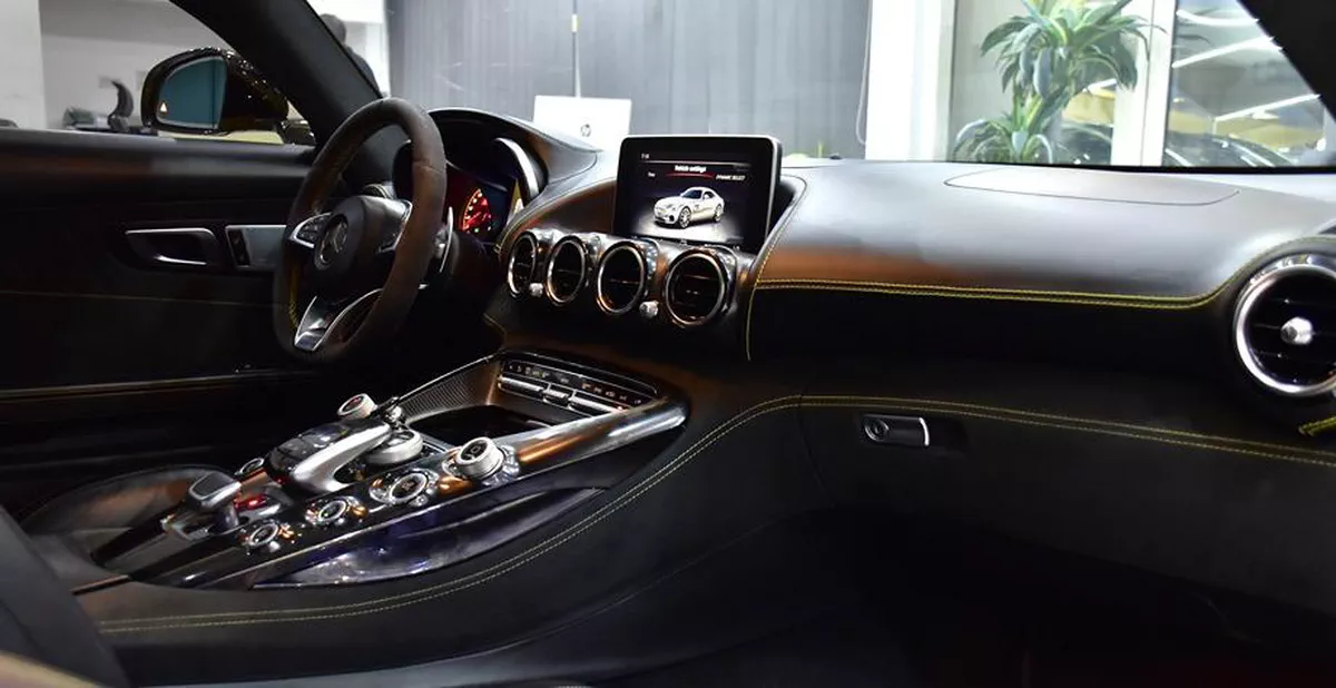 Mercedes Benz AMG GTs ( 2015 Model ) in Yellow Color GCC Specs-12-12