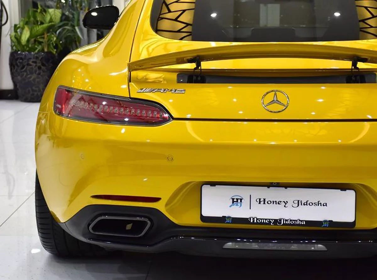 Mercedes Benz AMG GTs ( 2015 Model ) in Yellow Color GCC Specs-3-3