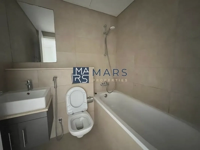 Spacious, Luxury 3 Bedroom Corner Townhouse with Close Kitchen Available For Rent-10