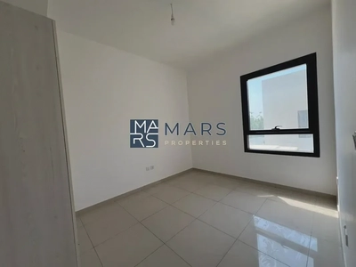Spacious, Luxury 3 Bedroom Corner Townhouse with Close Kitchen Available For Rent-14
