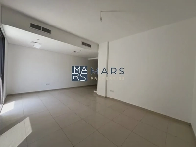 Spacious, Luxury 3 Bedroom Corner Townhouse with Close Kitchen Available For Rent-1
