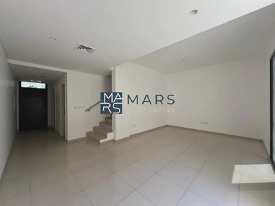 Spacious, Luxury 3 Bedroom Corner Townhouse with Close Kitchen Available For Rent-2