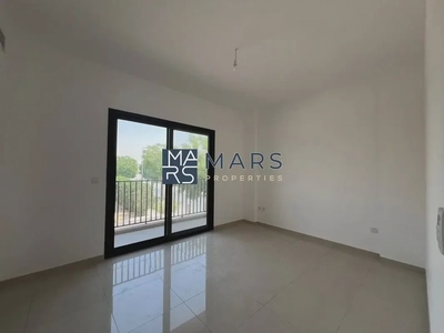 Spacious, Luxury 3 Bedroom Corner Townhouse with Close Kitchen Available For Rent-6