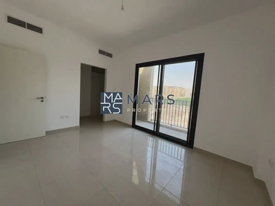 Spacious, Luxury 3 Bedroom Corner Townhouse with Close Kitchen Available For Rent-8