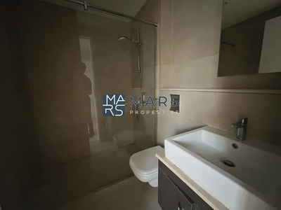 Spacious, Luxury 3 Bedroom Corner Townhouse with Close Kitchen Available For Rent-9