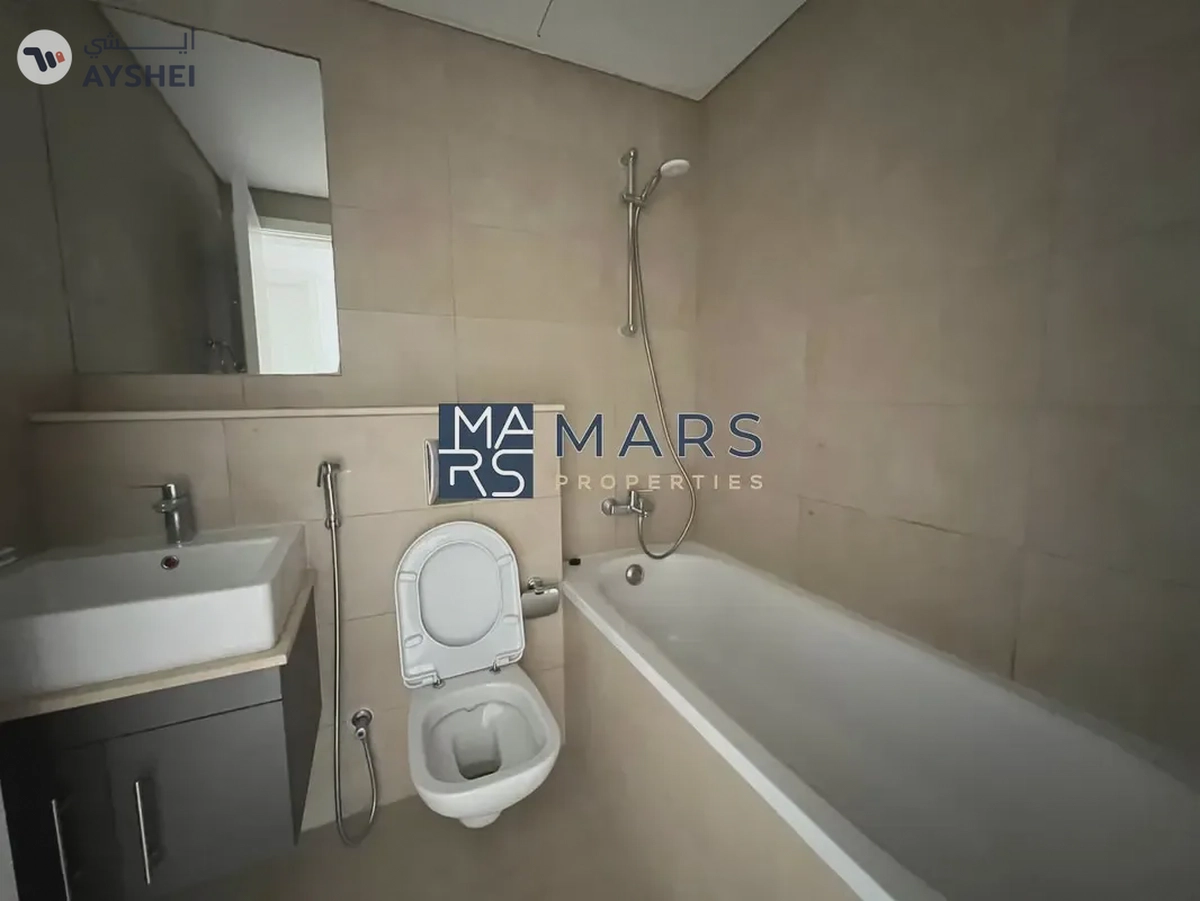 Spacious, Luxury 3 Bedroom Corner Townhouse with Close Kitchen Available For Rent-10-10