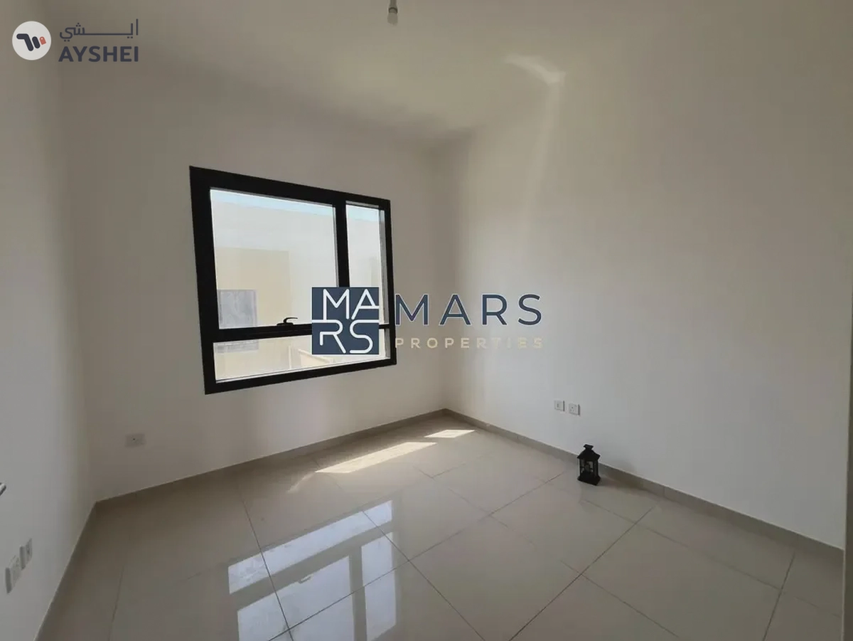 Spacious, Luxury 3 Bedroom Corner Townhouse with Close Kitchen Available For Rent-12-12