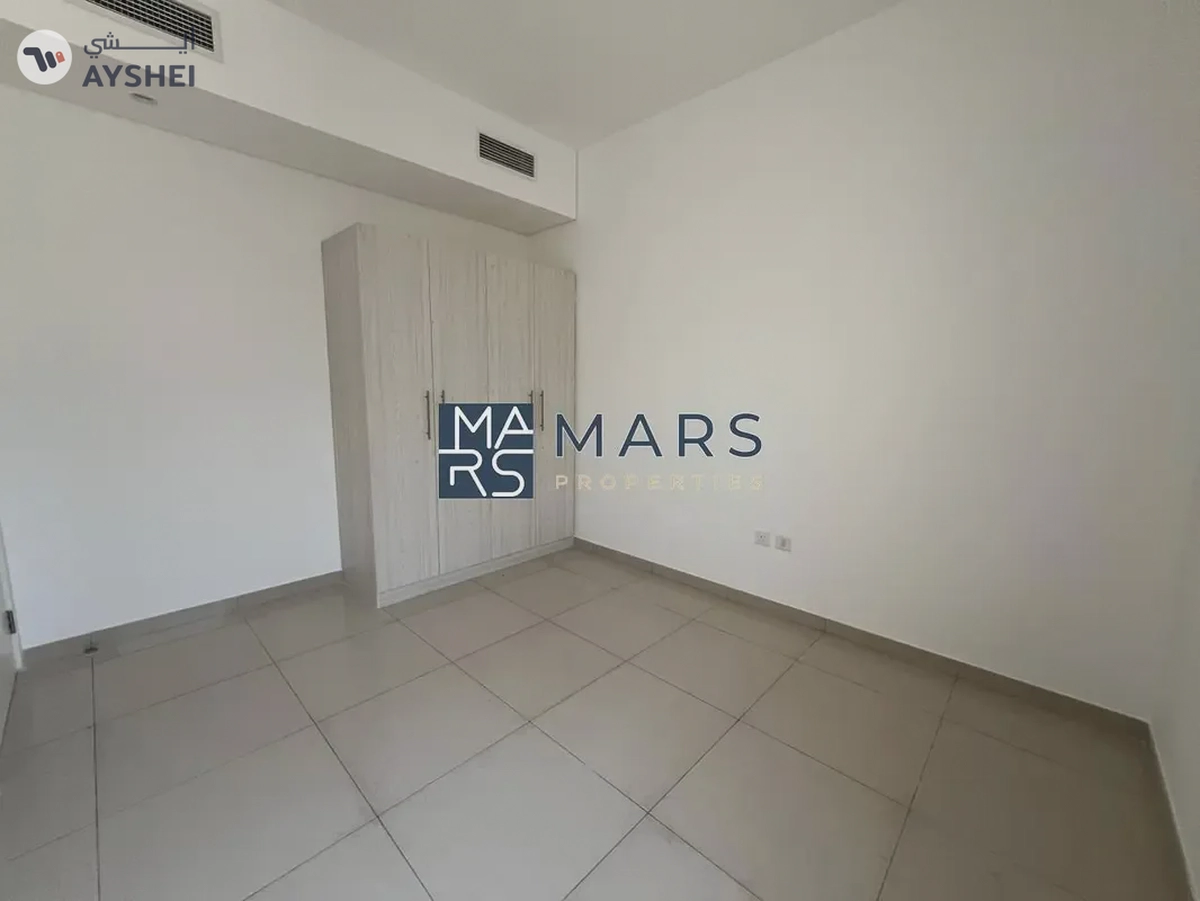 Spacious, Luxury 3 Bedroom Corner Townhouse with Close Kitchen Available For Rent-15-15