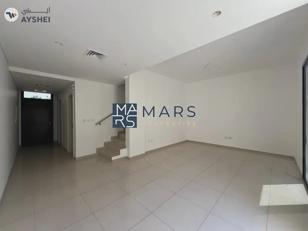 Spacious, Luxury 3 Bedroom Corner Townhouse with Close Kitchen Available For Rent