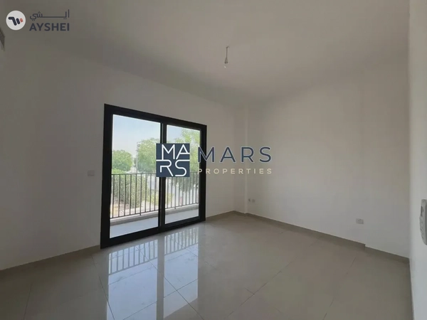 Spacious, Luxury 3 Bedroom Corner Townhouse with Close Kitchen Available For Rent