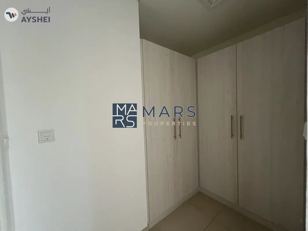Spacious, Luxury 3 Bedroom Corner Townhouse with Close Kitchen Available For Rent