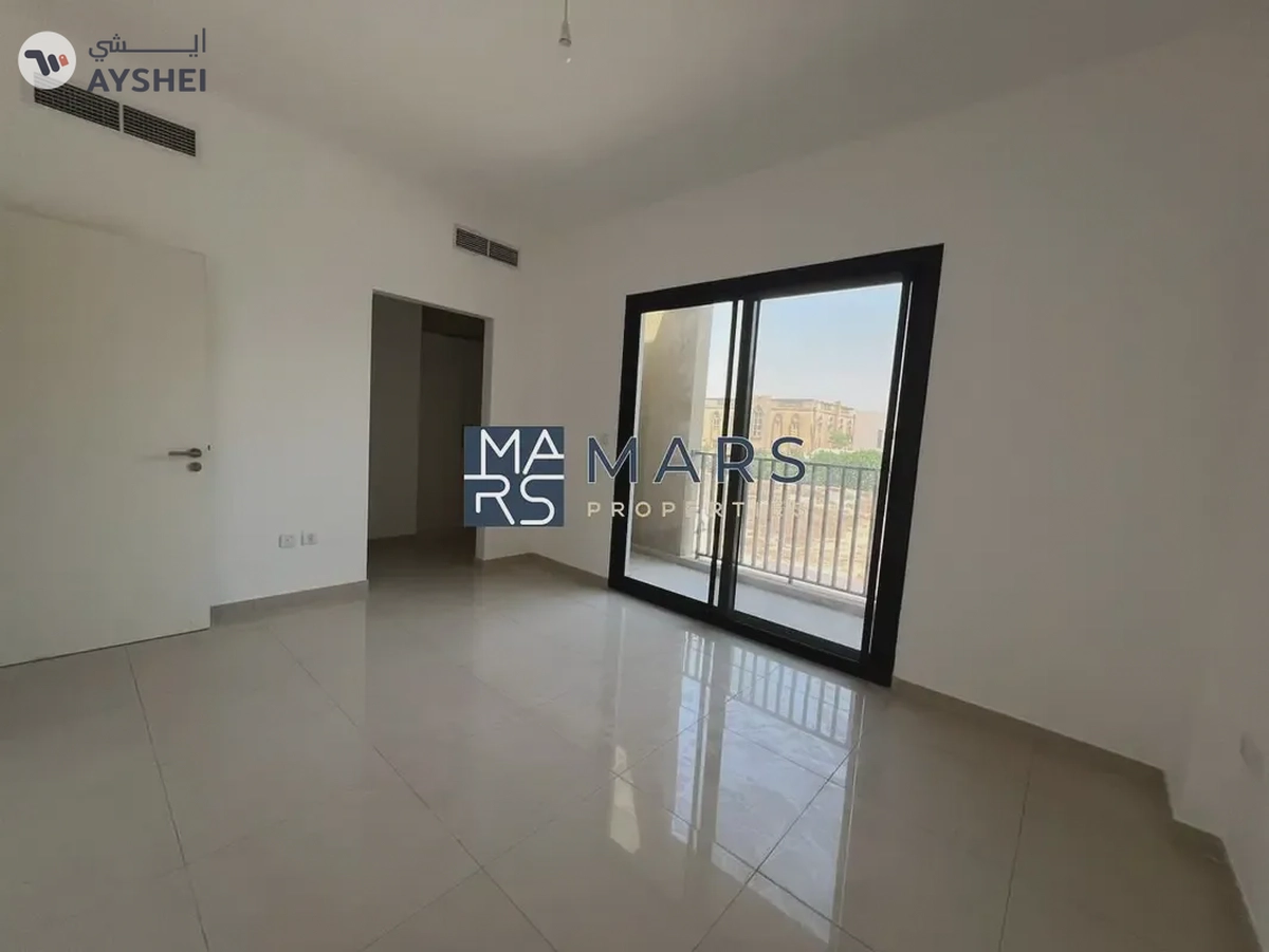Spacious, Luxury 3 Bedroom Corner Townhouse with Close Kitchen Available For Rent-8-8