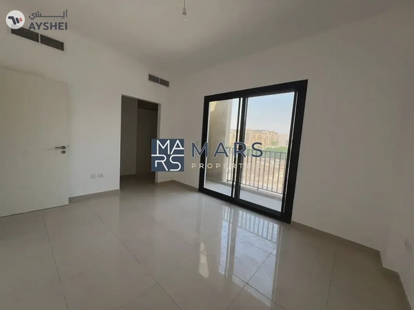 Spacious, Luxury 3 Bedroom Corner Townhouse with Close Kitchen Available For Rent