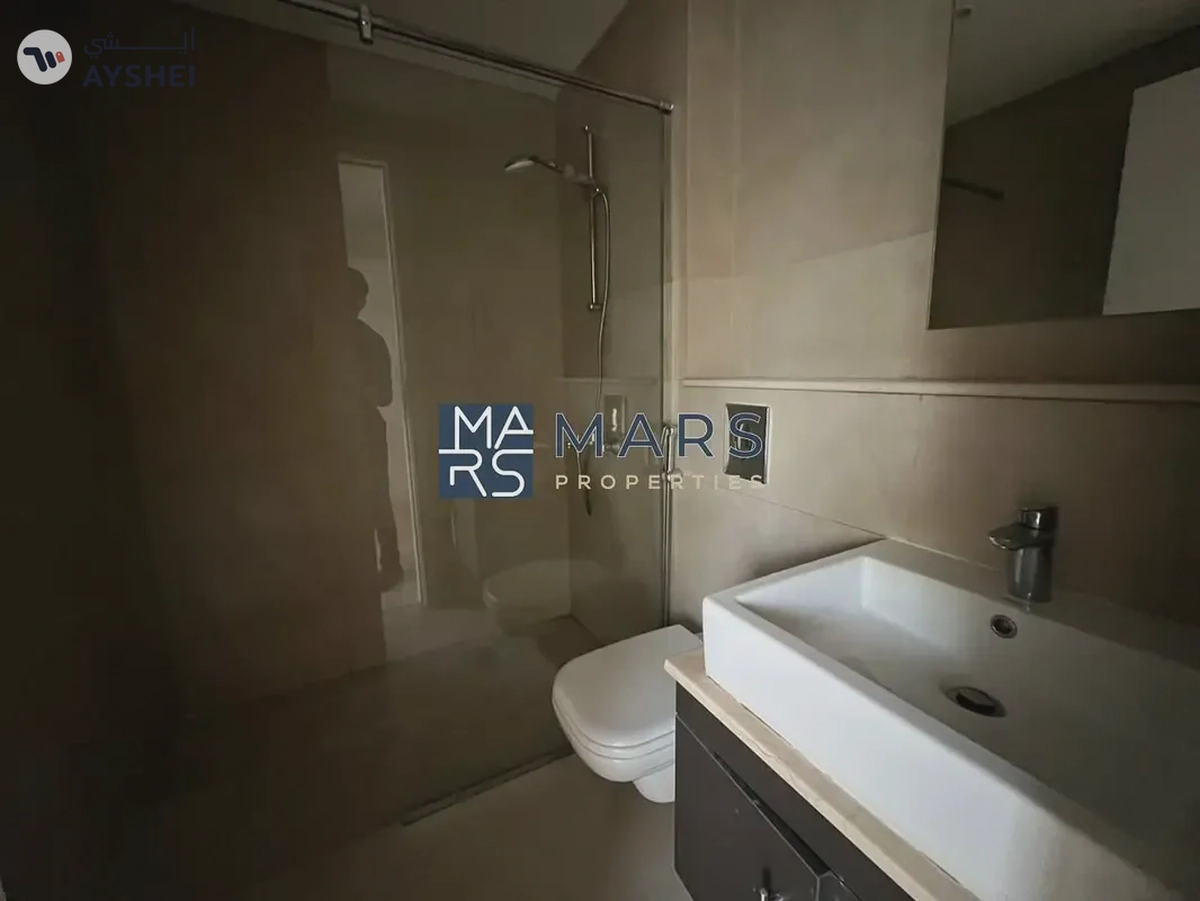 Spacious, Luxury 3 Bedroom Corner Townhouse with Close Kitchen Available For Rent-9-9