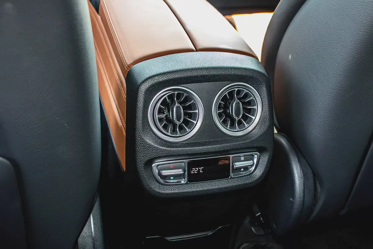 2023 Mercedes-Benz G-Class G 63 AMG Japanese Specs-16-16
