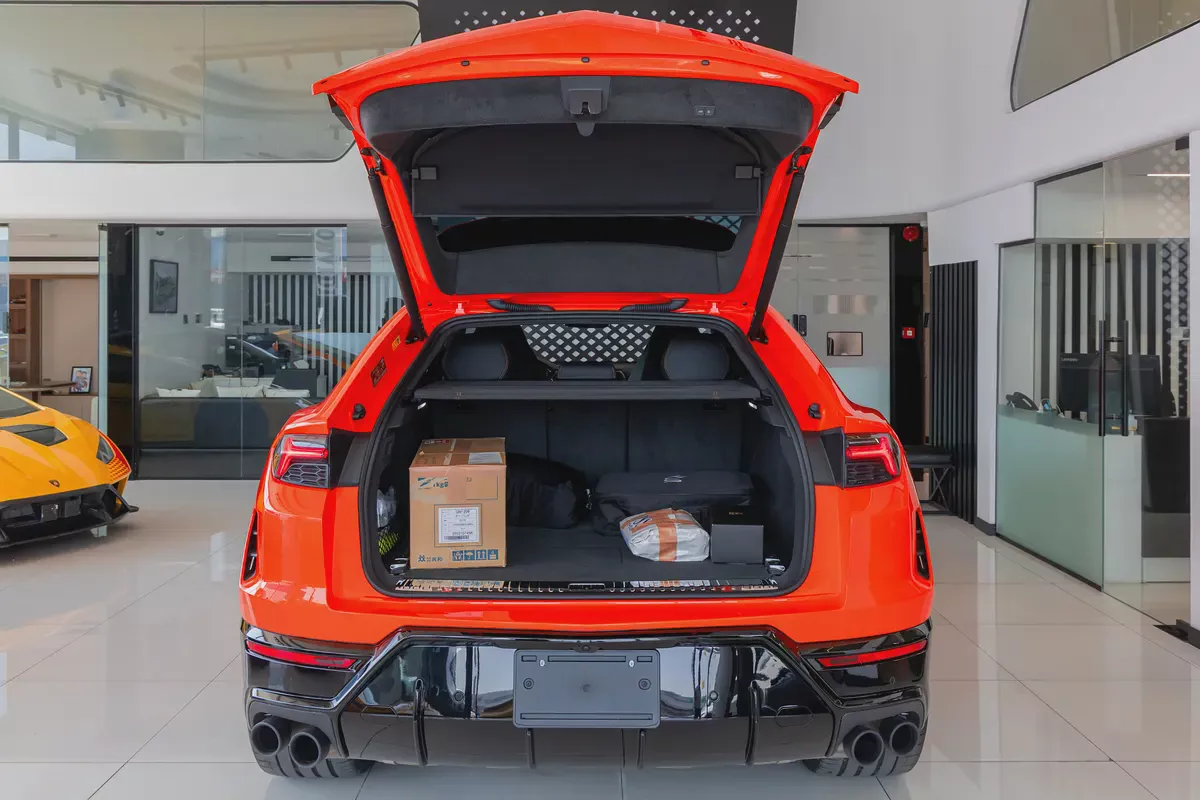 Lamborghini Urus SE | Slightly Used | WARRANTY + SERVICE CONTRACT | FULL CARBON FIBE-19-19
