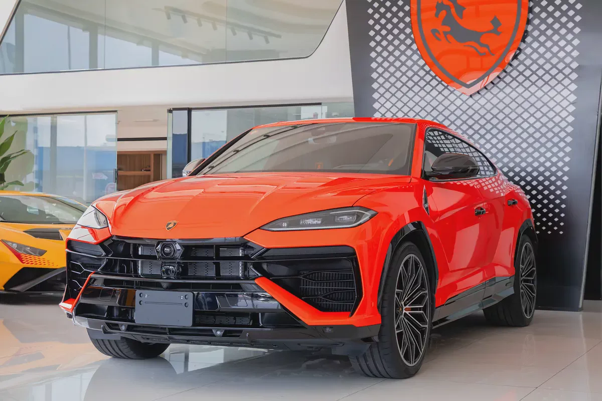 Lamborghini Urus SE | Slightly Used | WARRANTY + SERVICE CONTRACT | FULL CARBON FIBE-2-2