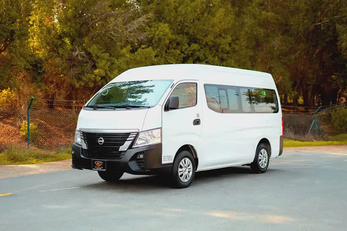 High-Roof 13-Seater Passenger Van | Manual | GCC Specs | Ref#N85273