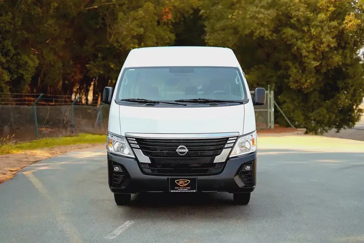 High-Roof 13-Seater Passenger Van | Manual | GCC Specs | Ref#N85273-4-4