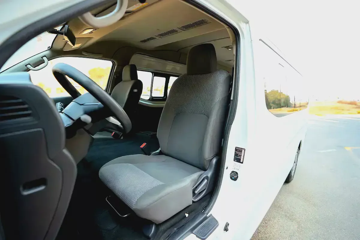 High-Roof 13-Seater Passenger Van | Manual | GCC Specs | Ref#N85273-8-8