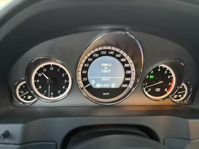 Mercedes Benz E350 2011-1