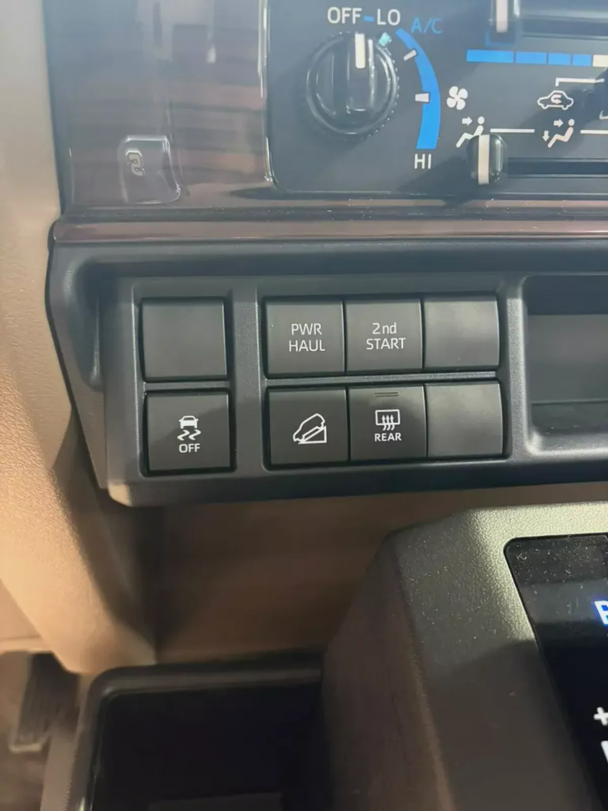 Toyota Land Cruiser 70 Series LC 76 LX 2026 GCC Specs  هاردتوب 5 ابواب ديزل LED مكينه 2800 لتر-9-9