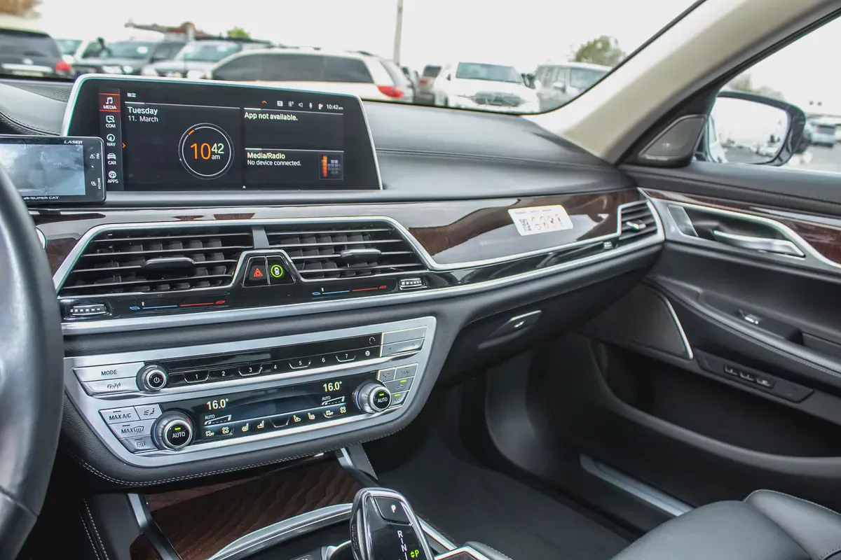 2022 - BMW 750I - IMMACULATE CONDITION - ONLY 59,000 KM DONE-13-13