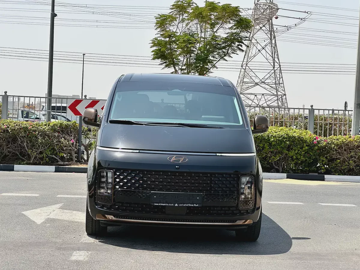 Hyundai Staria Premium | GCC Specs under warranty +Service contract-1-1