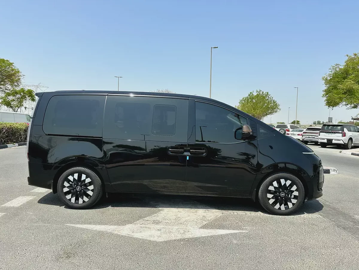 Hyundai Staria Premium | GCC Specs under warranty +Service contract-5-5