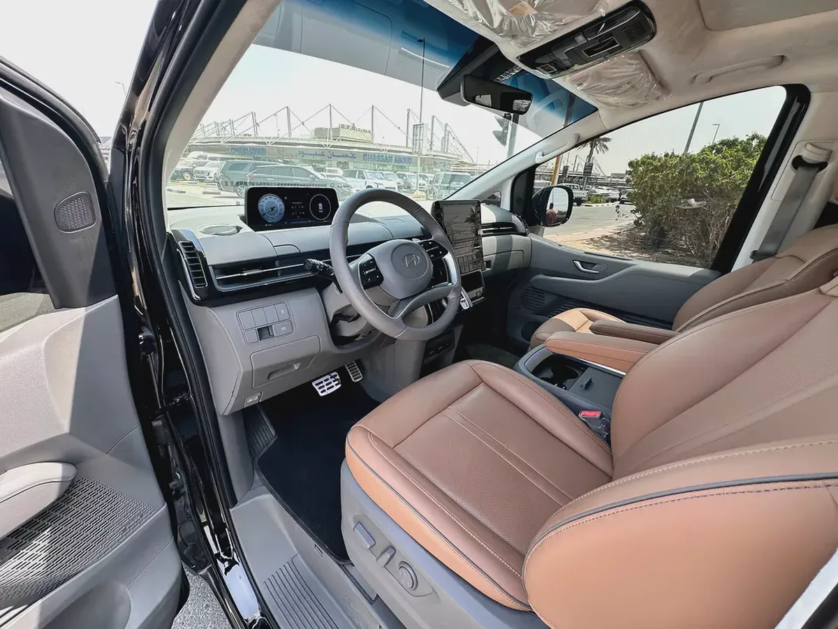 Hyundai Staria Premium | GCC Specs under warranty +Service contract-6-6