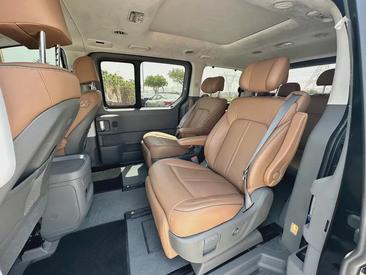 Hyundai Staria Premium | GCC Specs under warranty +Service contract-7-7