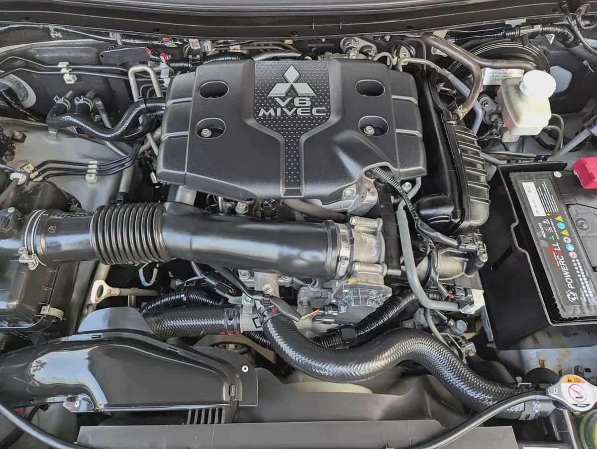 MITSUBISHI MONTERO SPORT 2021 SIGNATURE EDITION GCC ACCIDENT FREE IN EXCELLENT CONDITION-12-12