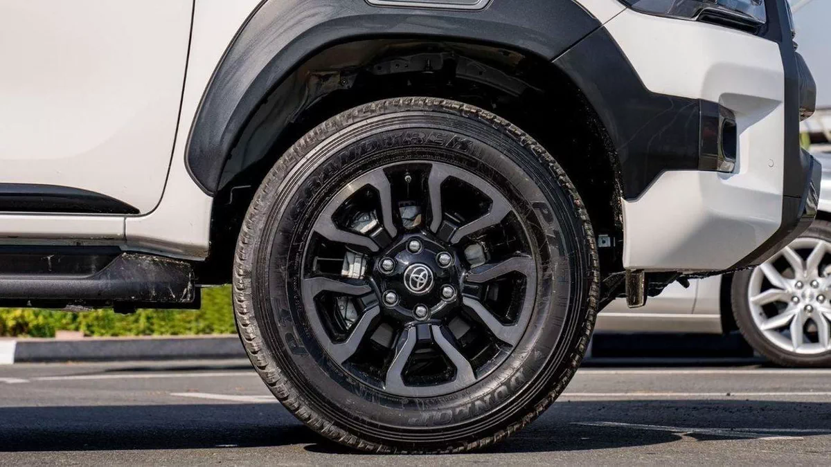 Toyota Hilux ADVENTURE DC ADVENTURE 2.8D AT 4X4 MY2025 - WHITE-9-0