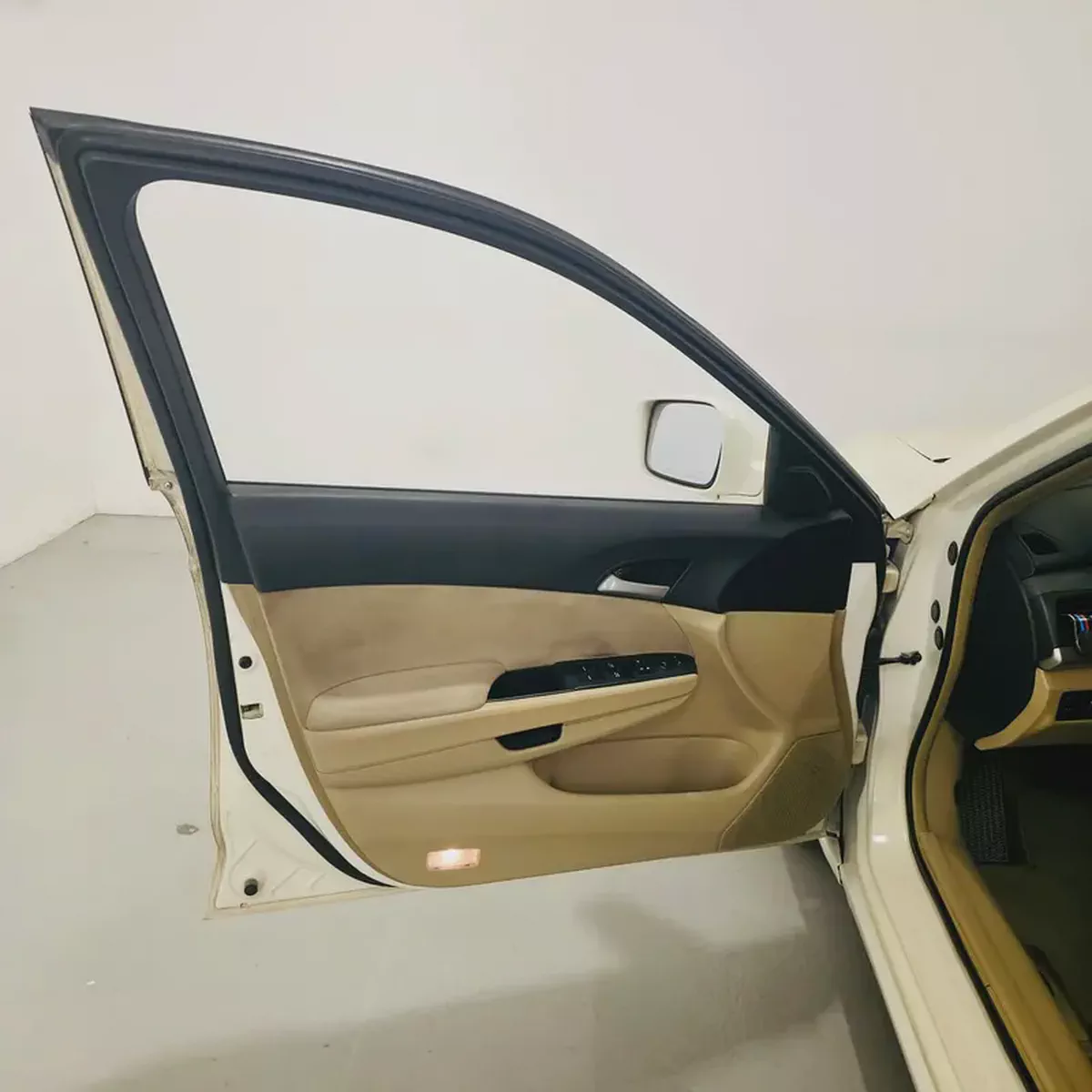 AED 677 PM | HONDA ACCORD LX 2011 | AS IS BASIS | WELL MAINTAINED | GCC-7-7