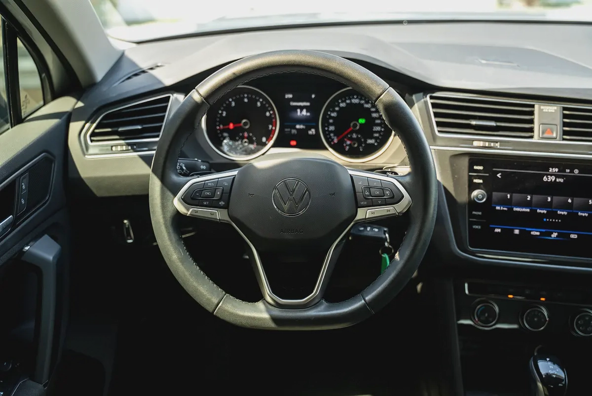 Volkswagen Tiguan Trendline Agency Warranty Full Service History1.4L 2024 Low Mileage GCC